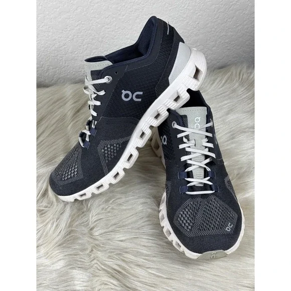 ON Women's Navy and White Cloud Sneakers - Picture 1 of 8